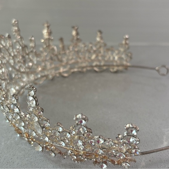 Silver Crystal Bridal Tiara Crown - Elegant Hair Accessory main image 2